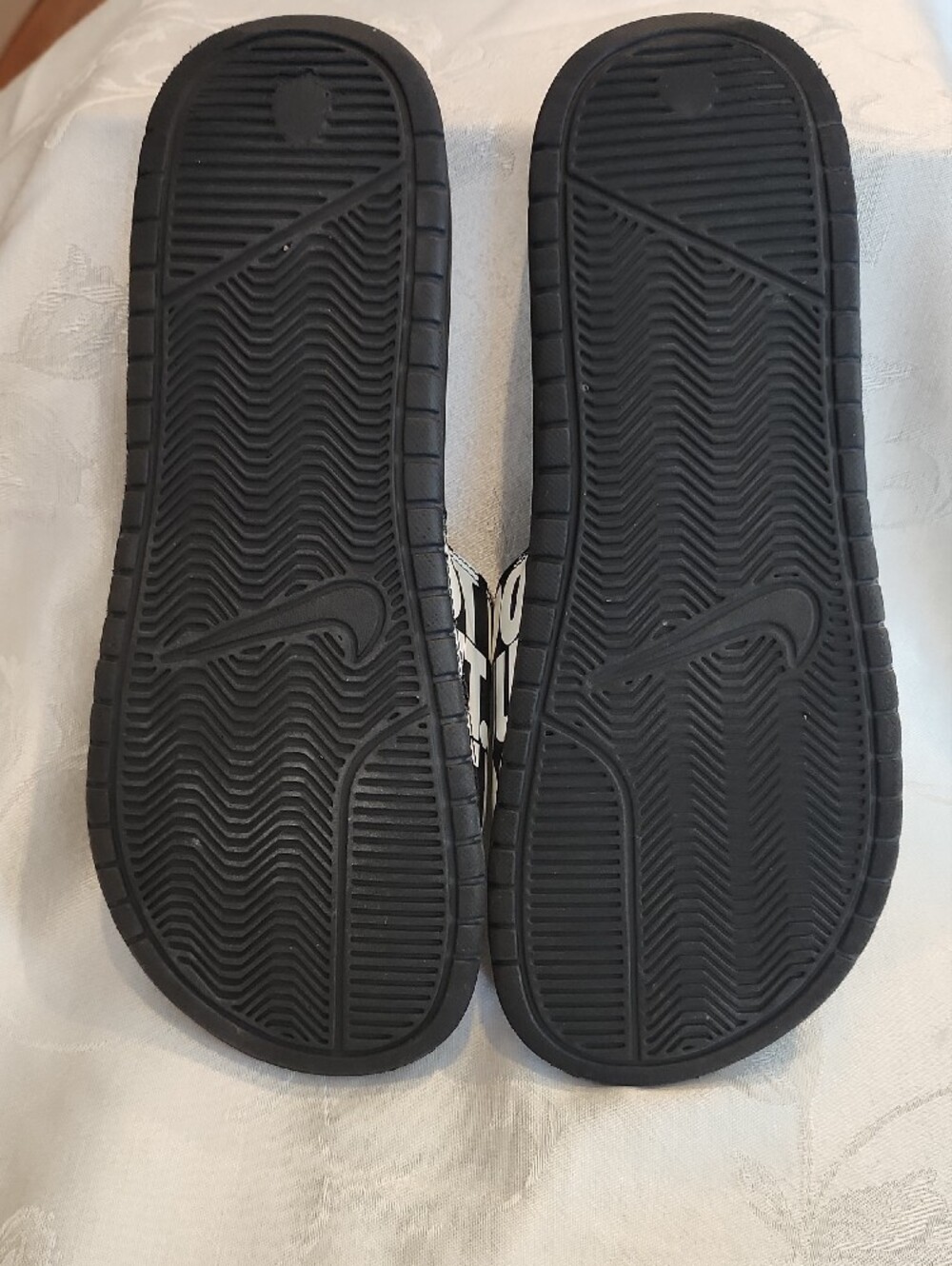 Nike Black & White 'Just Do It' Slide Sandals - Fantastic Condition- Size 9 [V1] - Picture 4 of 12